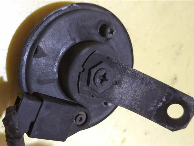 Звуковой сигнал для Toyota Corolla E140/E150 Седан 2006-2013 на фотографиях