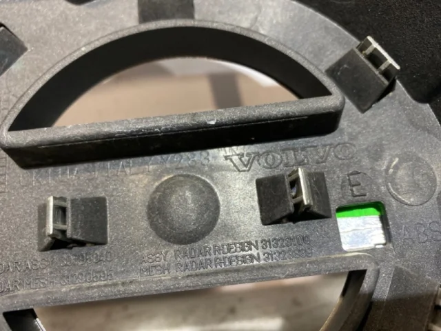 Решетка радиатора для Volvo S60 FS II rest 2013-2018 на фотографиях