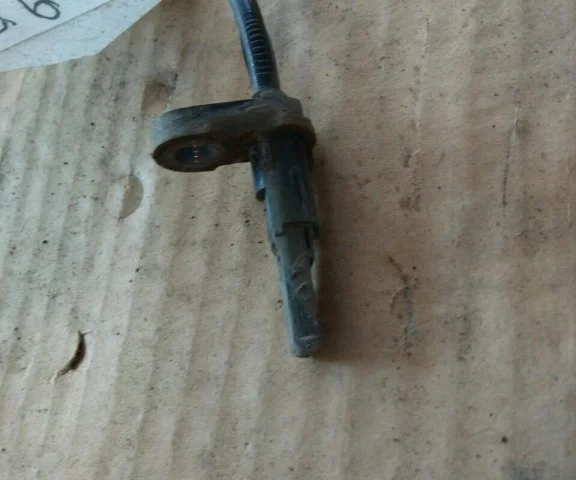 Датчик ABS задний правый для Subaru Forester SG 2002-2008 на фотографиях