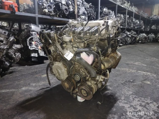 Двигатель без навесного для Mitsubishi Pajero V60 3dr 1999-2006 на фотографиях