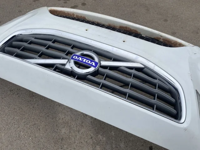 Решетка радиатора для Volvo S60 FS II 2010-2013 на фотографиях