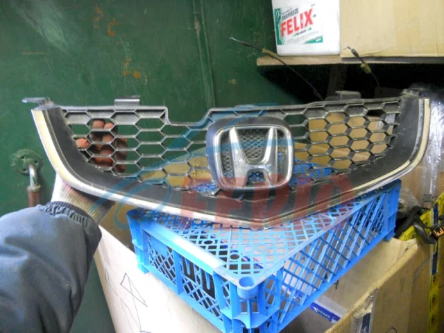 Решетка радиатора для Honda Accord 7 2002-2008 на фотографиях