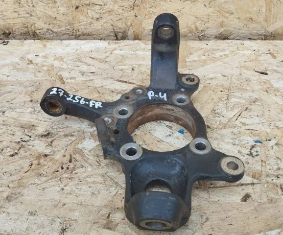 Кулак поворотный правый для Mitsubishi Pajero V90 5dr 2006-2011 на фотографиях