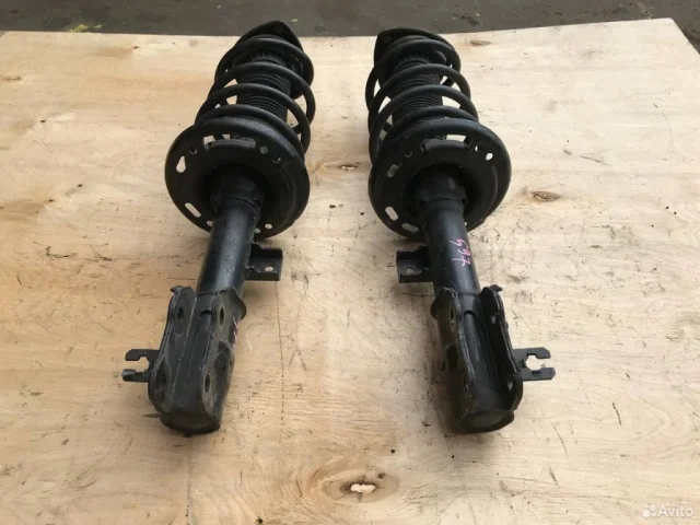 Амортизатор передний правый для Mazda CX 5 KE 2011-2017 на фотографиях