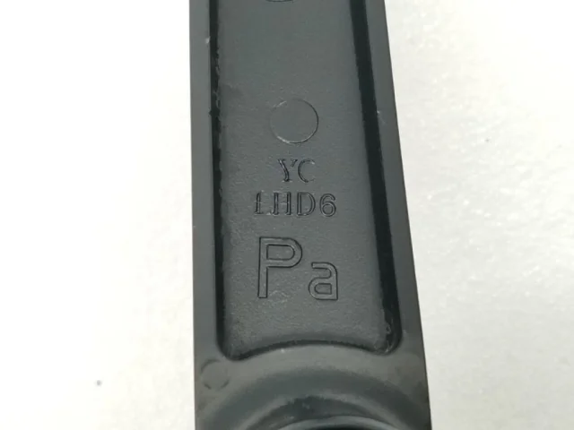 Поводок лобового стеклоочистителя левый для Hyundai Solaris 2 (2017-2022) на фотографиях