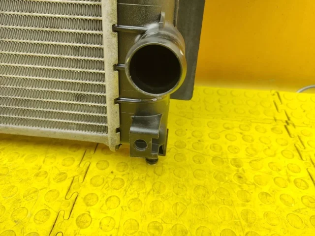 Радиатор охлаждения ДВС для Mercedes-Benz M class W163 1998-2005 на фотографиях