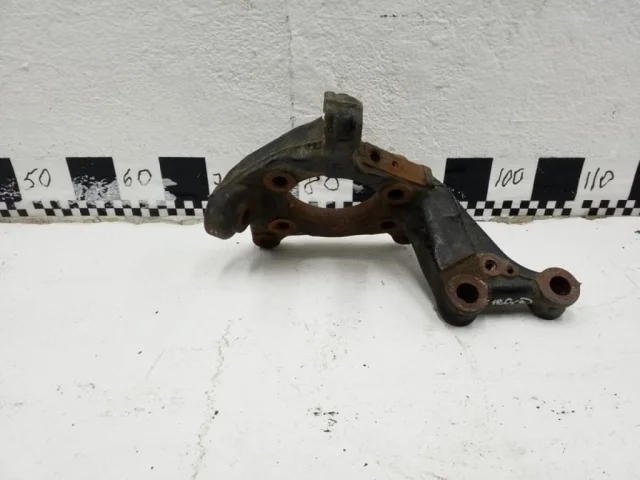 Кулак поворотный правый для Toyota Corolla E160/E180 Седан (RU) 2012-2016 на фотографиях