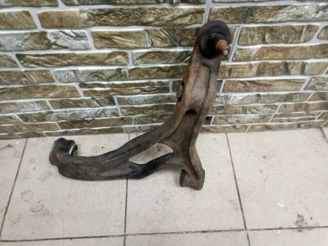 Рычаг передний правый нижний для Audi Q7 4L 2005-2015 на фотографиях