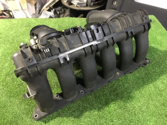 Впускной коллектор для BMW X3 Е83 2003-2010 на фотографиях