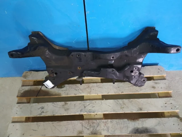 Подрамник двигателя для Mitsubishi Outlander 1 CU0W 2002-2009 на фотографиях