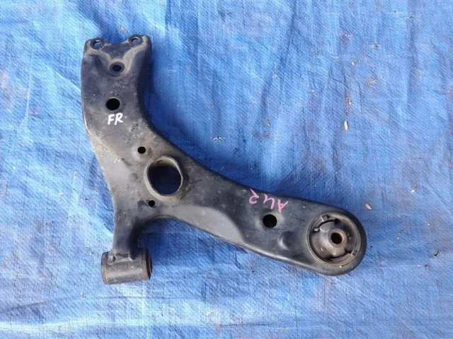 Качающийся рычаг правый для Toyota Corolla E140/E150 Седан 2006-2013 на фотографиях