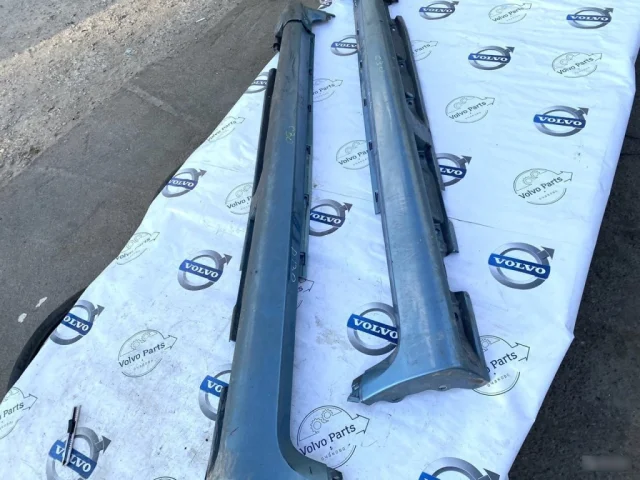 Накладка порога левая для Volvo C30 MK 2006-2013 на фотографиях