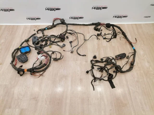 Проводка моторного отсека для Mercedes-Benz GL class X164 2006-2012 на фотографиях