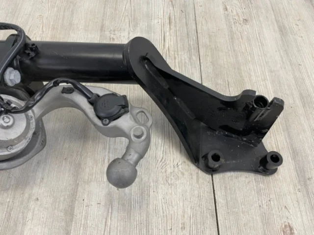 Фаркоп для Volkswagen Touareg III (CR) 2018+ на фотографиях