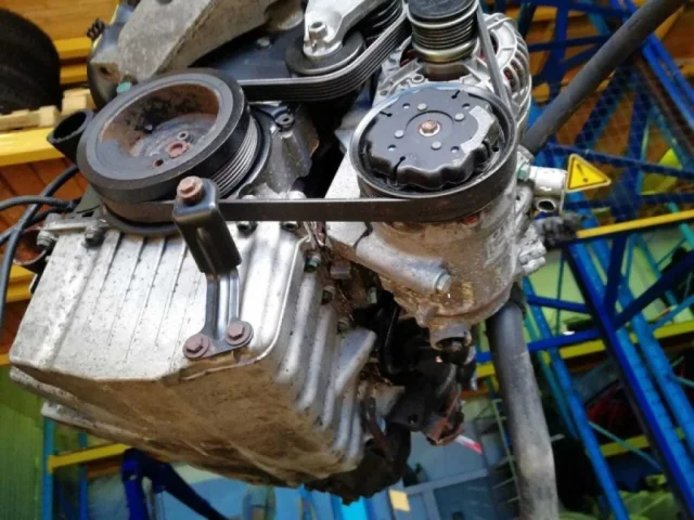 Двигатель для Volkswagen Passat Variant (B3, Typ 35i) 1988-1993 на фотографиях