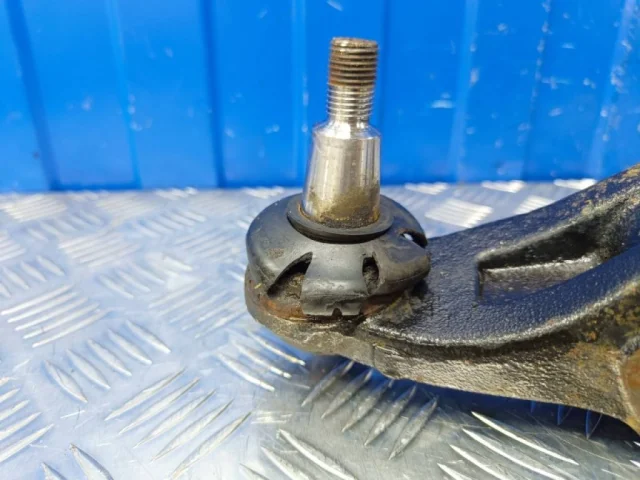 Рычаг передний левый нижний для Audi Q7 4L 2005-2015 на фотографиях