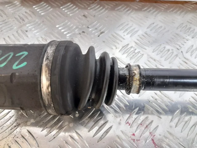 Привод передний левый для Volkswagen Passat (B6, Typ 3C) 2005-2010 на фотографиях