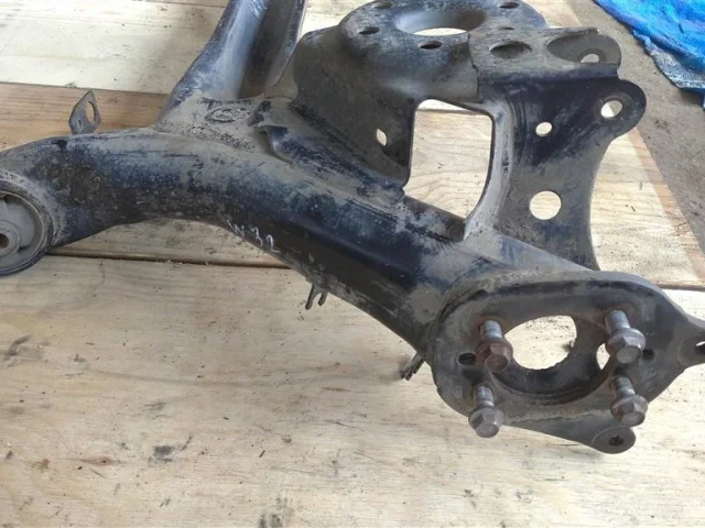 Задняя балка для Toyota Corolla E140/E150 Седан 2006-2013 на фотографиях