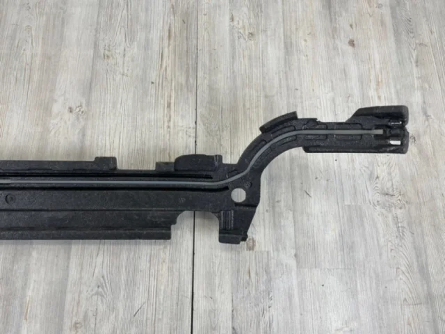 Абсорбер переднего бампера для Audi Q7 4M 2015+ на фотографиях