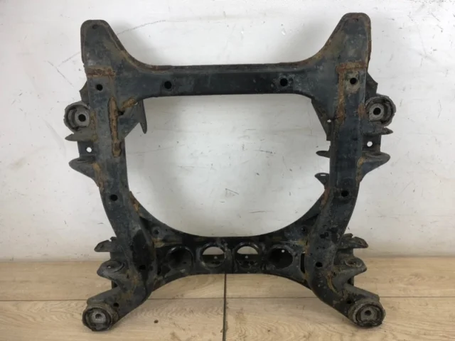 Подрамник двигателя для Volkswagen Touareg I (7L) 2002-2010 на фотографиях