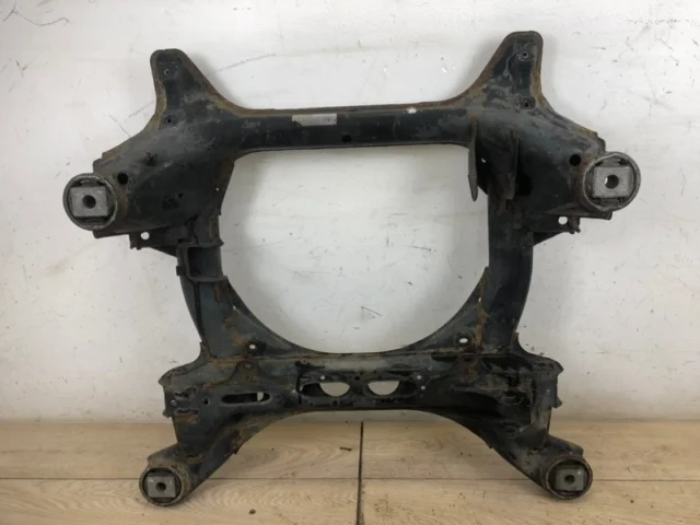 Подрамник двигателя для Volkswagen Touareg I (7L) 2002-2010 на фотографиях