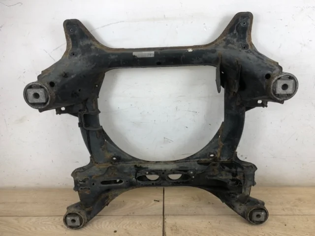 Подрамник двигателя для Volkswagen Touareg I (7L) 2002-2010 на фотографиях