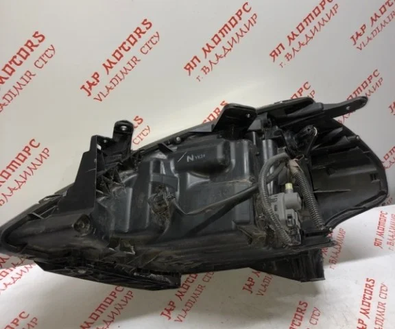 Фары для Nissan Tiida C11 Хэтчбек 2007-2014 на фотографиях