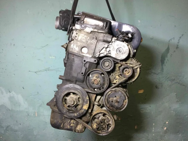 Двигатель без навесного для Volkswagen Passat (B4, Typ 3A) 1993-1997 на фотографиях