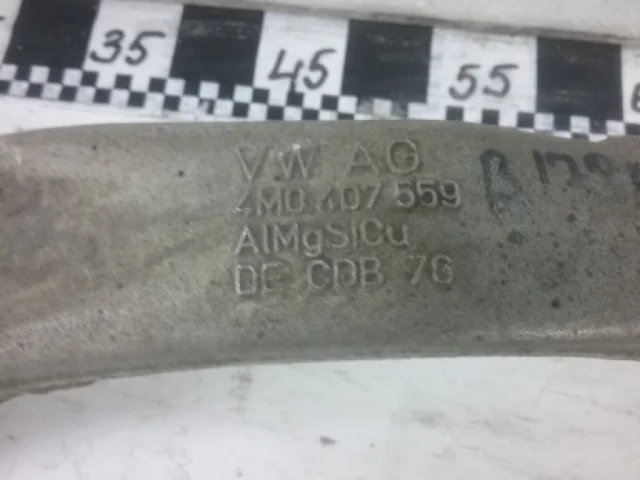 Кулак поворотный левый для Audi Q7 4M 2015+ на фотографиях