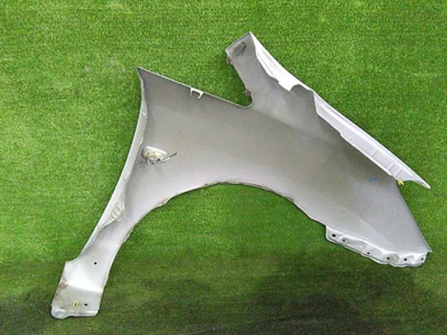 Крылья для Toyota Corolla E120/E130 Хэтчбек 2001-2007 на фотографиях