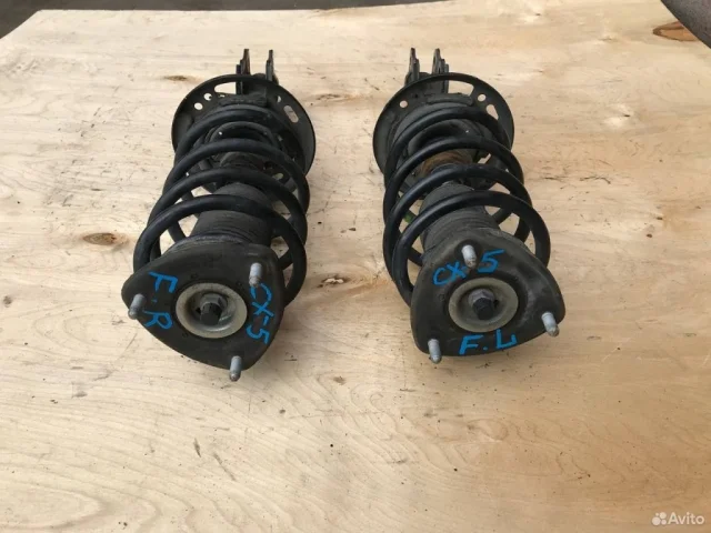 Амортизатор передний правый для Mazda CX 5 KE 2011-2017 на фотографиях