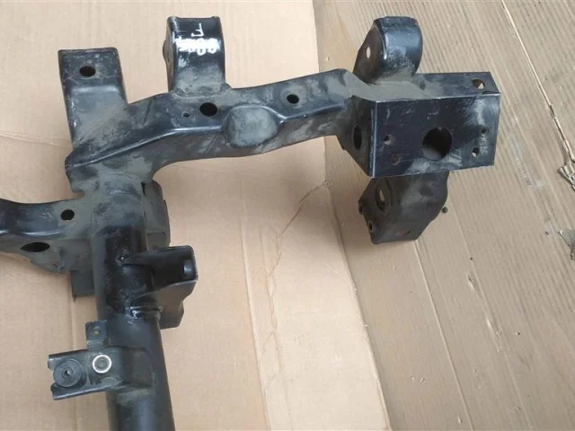 Подрамник двигателя для Mitsubishi Pajero V90 5dr 2006-2011 на фотографиях