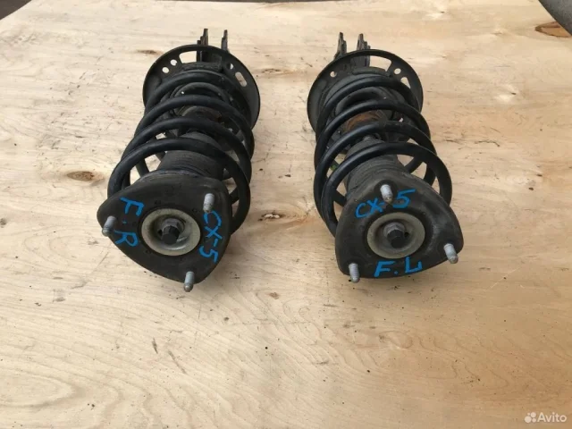 Амортизатор передний правый для Mazda CX 5 KE 2011-2017 на фотографиях