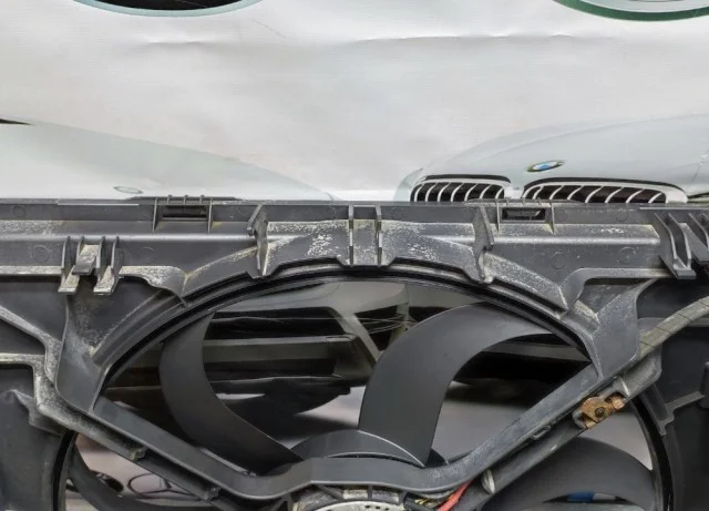 Вентилятор радиатора охлаждения ДВС для Mercedes-Benz M class W164 2005-2011 на фотографиях