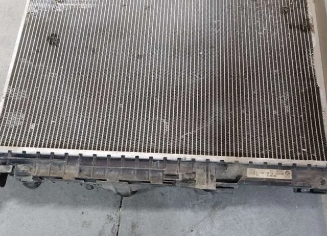 Радиатор охлаждения ДВС для BMW 3er Е90 2005-2011 на фотографиях