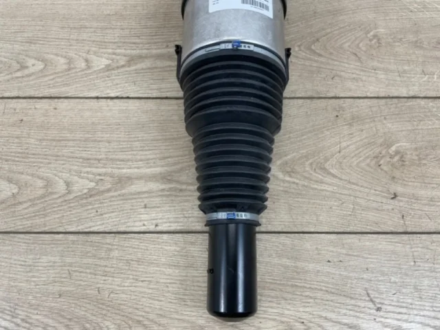 Пневмостойка передняя правая для Audi Q7 4M 2015+ на фотографиях