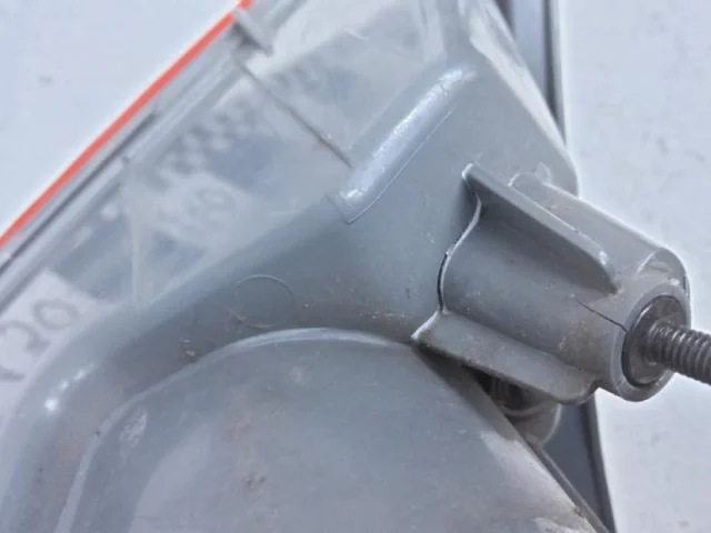 Фонарь внутренний правый для Hyundai Solaris 1 RB (2011-2013) на фотографиях