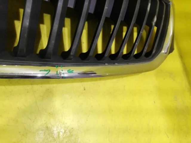 Решетка переднего бампера для Skoda Rapid I NH3 2012-2017 на фотографиях
