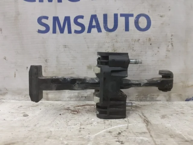 Ограничитель двери передней левой для Volvo XC70 BZ 2007-2016 на фотографиях