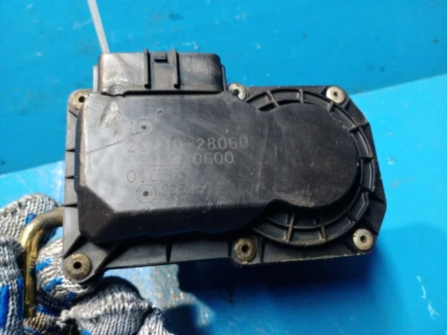 Дроссельная заслонка для Toyota RAV4 XA20 2000-2005 на фотографиях