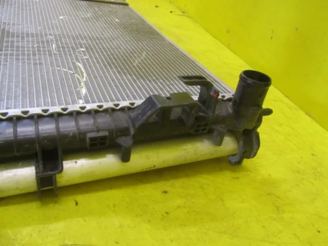 Радиатор охлаждения ДВС для Renault Sandero BS 2007-2014 на фотографиях