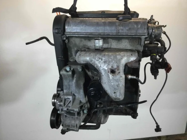 Двигатель без навесного для Volkswagen Polo III Variant (6N) 1997-1999 на фотографиях