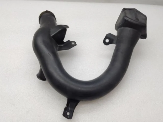 Впускной патрубок воздушного фильтра для Toyota RAV4 XA40 rest 2015-2019 на фотографиях