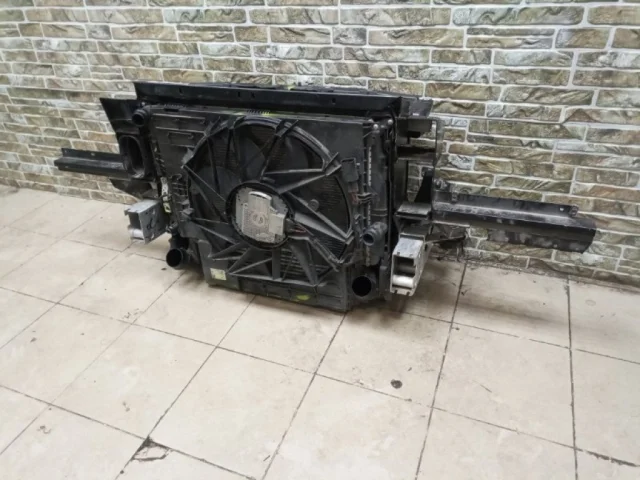 Панель радиатора (телевизор) для BMW X3 F25 2010-2017 на фотографиях