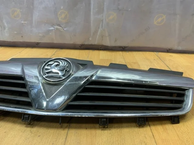 Решетка радиатора для Opel Zafira B 2005-2015 на фотографиях