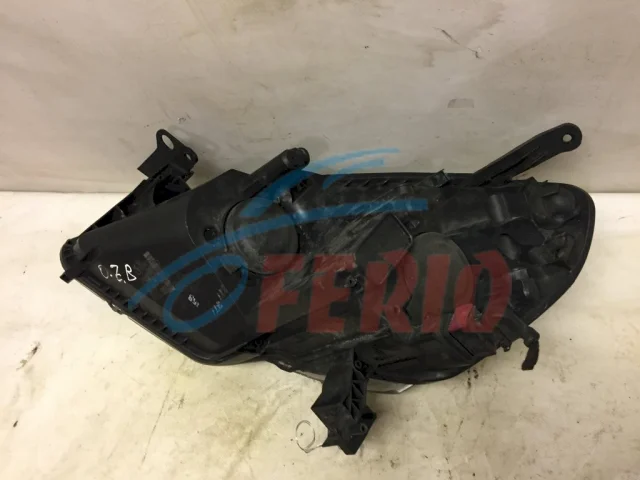Фара правая для Opel Zafira B 2005-2015 на фотографиях