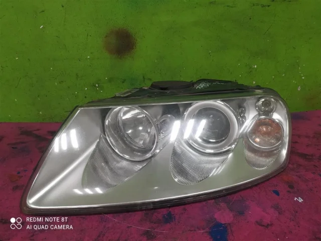 Фара ксенон левая для Volkswagen Touareg I (7L) 2002-2010 на фотографиях