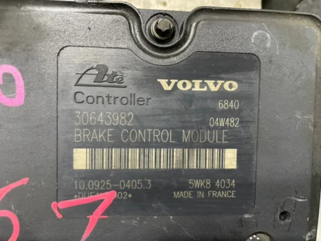 Блок ABS для Volvo XC90 I C 2002-2014 на фотографиях