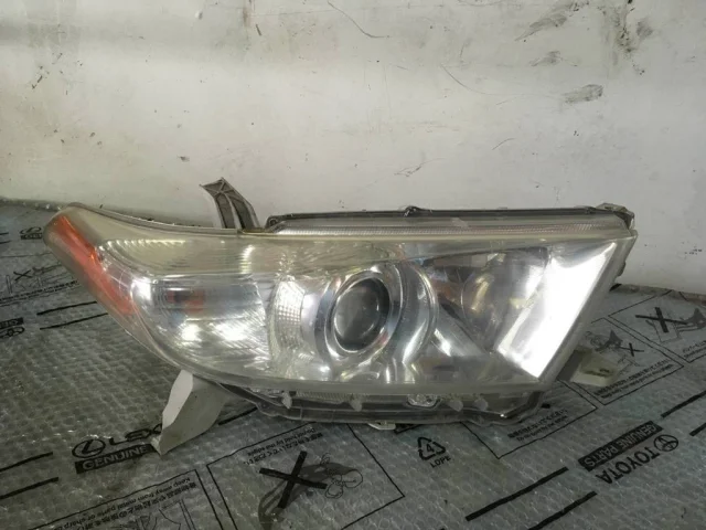 Фара правая для Toyota Highlander XU40 2007-2013 на фотографиях