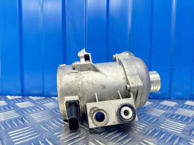 Насос охлаждающей жидкости ДВС(Помпа) для BMW X3 Е83 2003-2010 на фотографиях